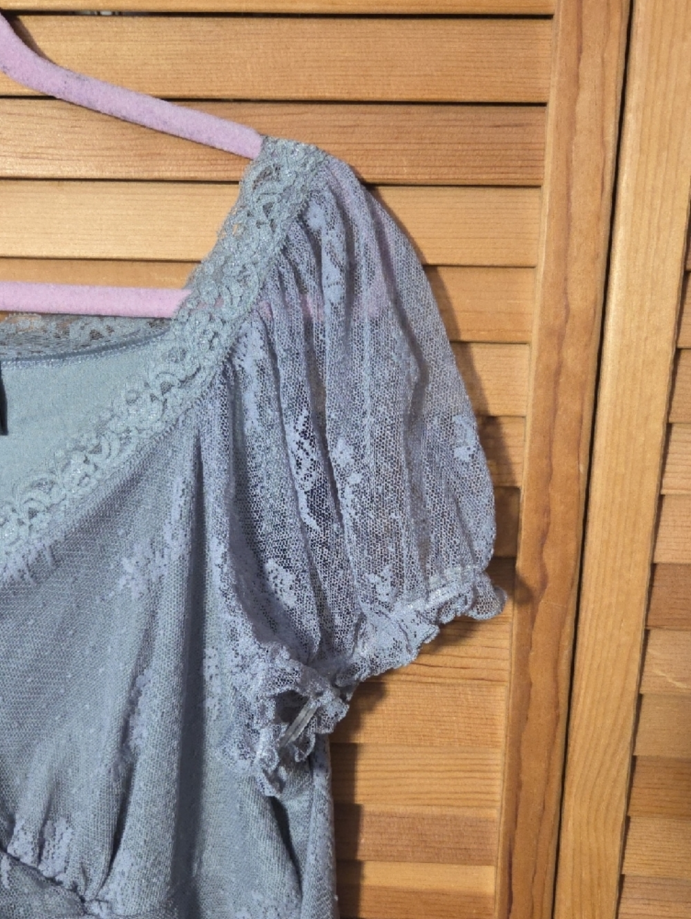 Torrid Gray lace ruched button-front peplum blouse - Picture 3 of 6